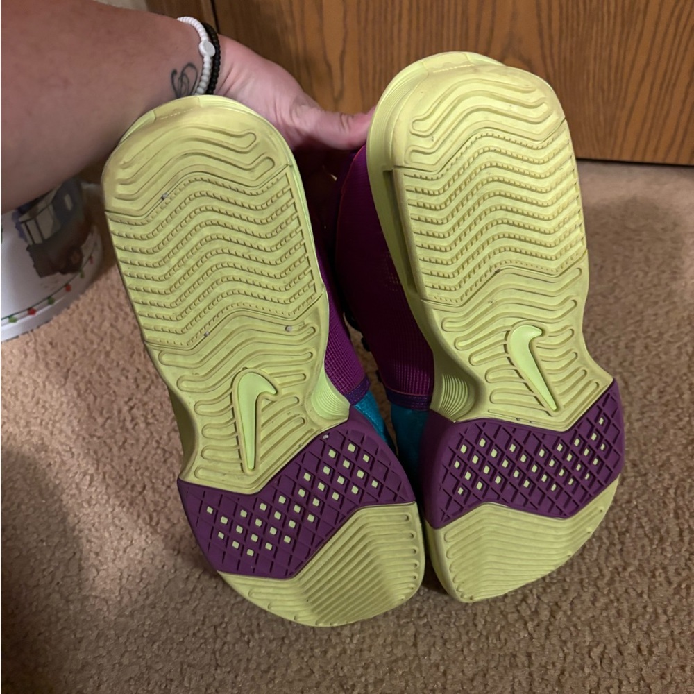 Men’s Nike LeBron Witness Purple and Teal Athletic Shoes - Picture 8 of 8